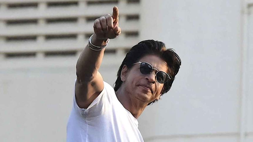 Shah Rukh Khan Roasts Fans who Mimic Him