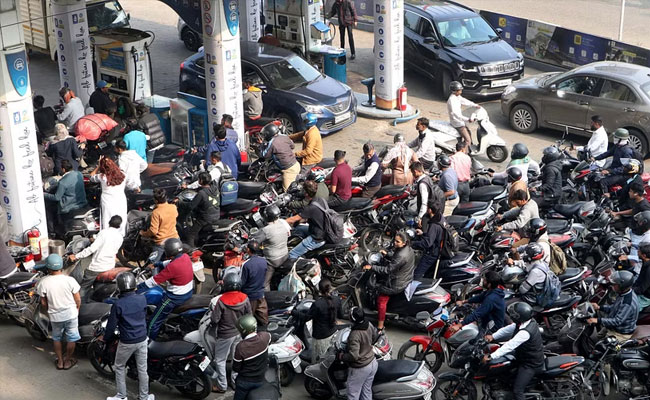 Why there are Long Queues at Petrol Pumps in these Cities?