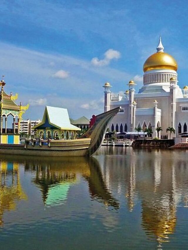 The world's largest palace made of gold6