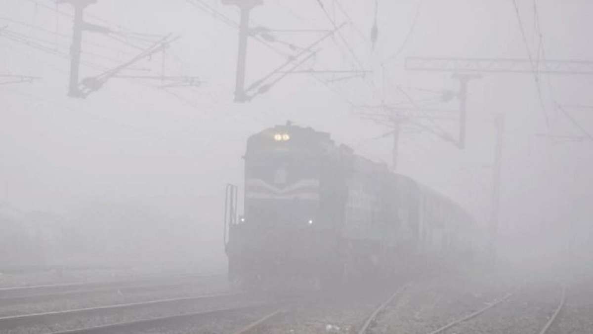 23 Trains Delayed Due to Dense Fog