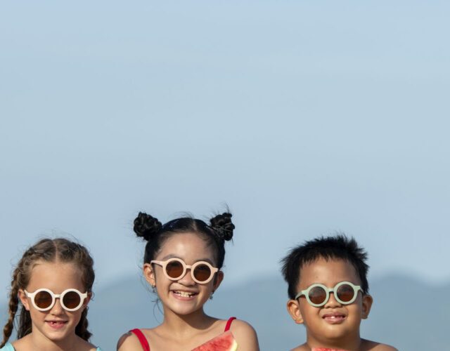cropped-front-view-woman-kids-beach-scaled-1.jpg