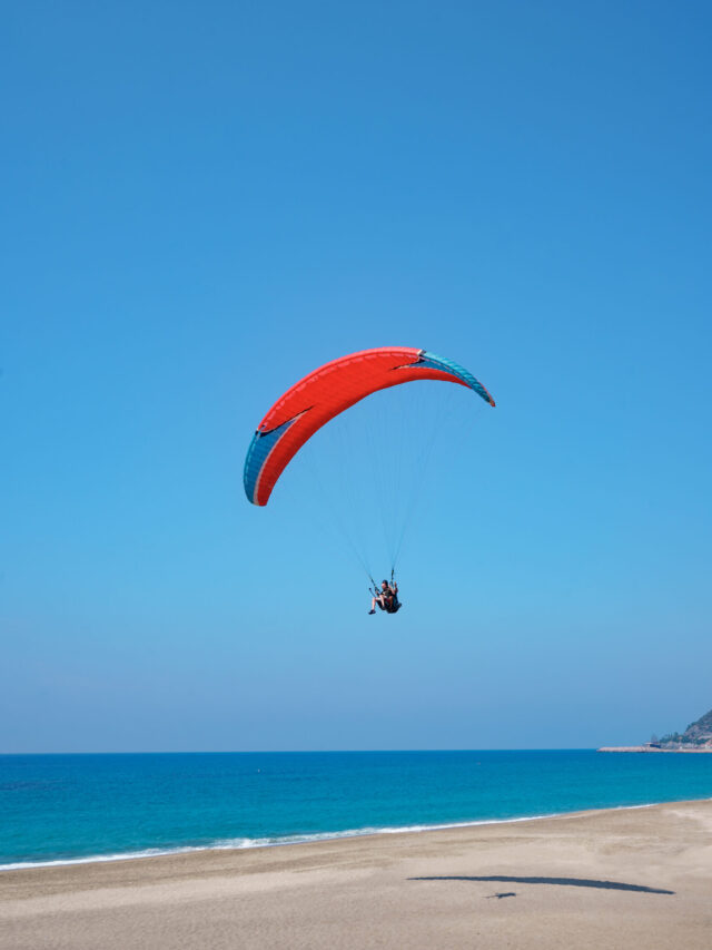 These 5 places in India are perfect for paragliding