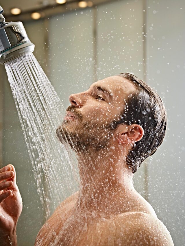 What are the benefits of bathing with cold water