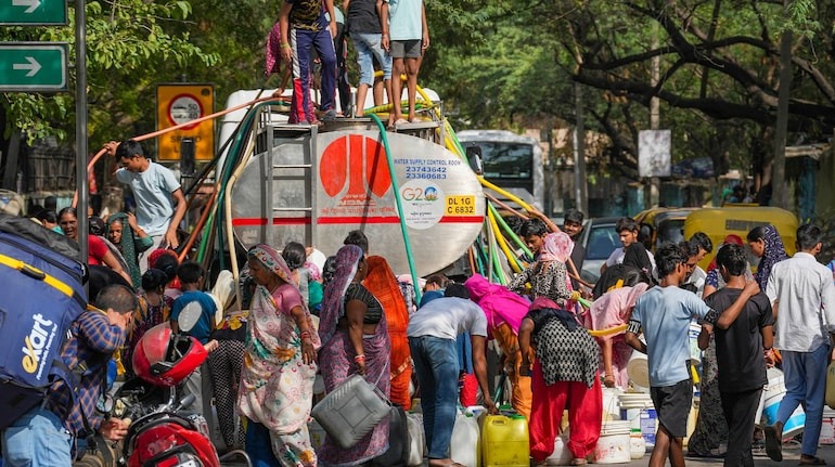 Delhi Water Crisis: दिल्ली में जल संकट! LG का बड़ा एक्शन, माफियाओं के खिलाफ बड़ी कार्रवाई